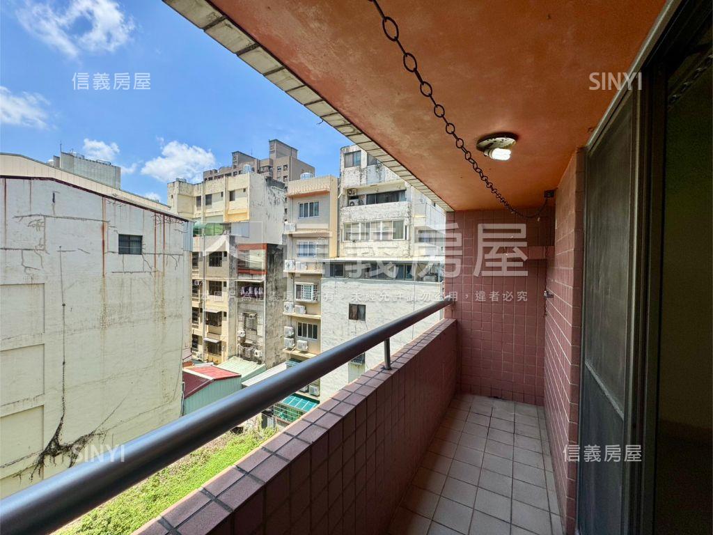 西區精誠２４街大三房房屋室內格局與周邊環境