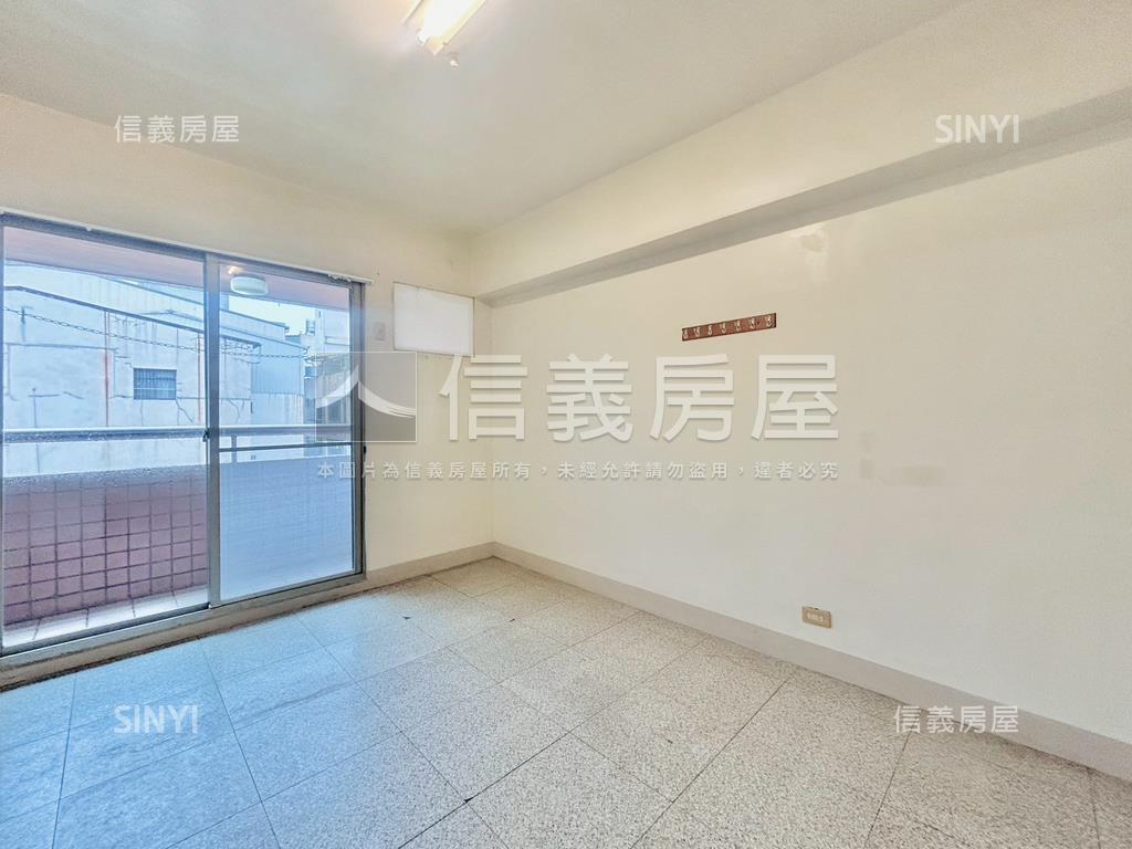 西區精誠２４街大三房房屋室內格局與周邊環境