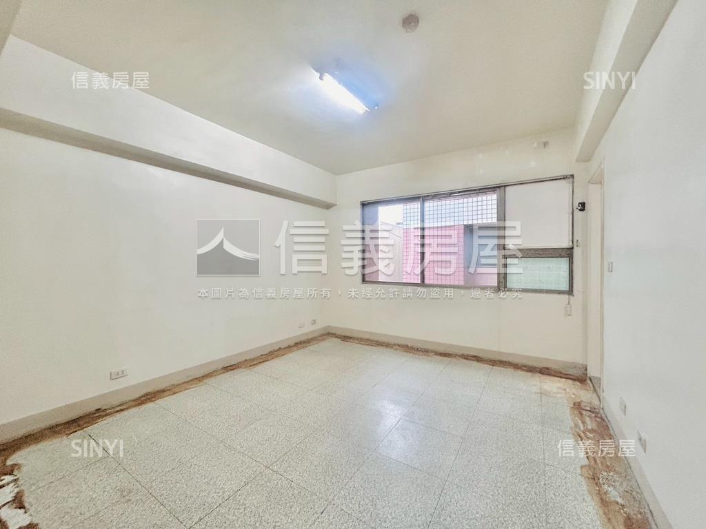 西區精誠２４街大三房房屋室內格局與周邊環境