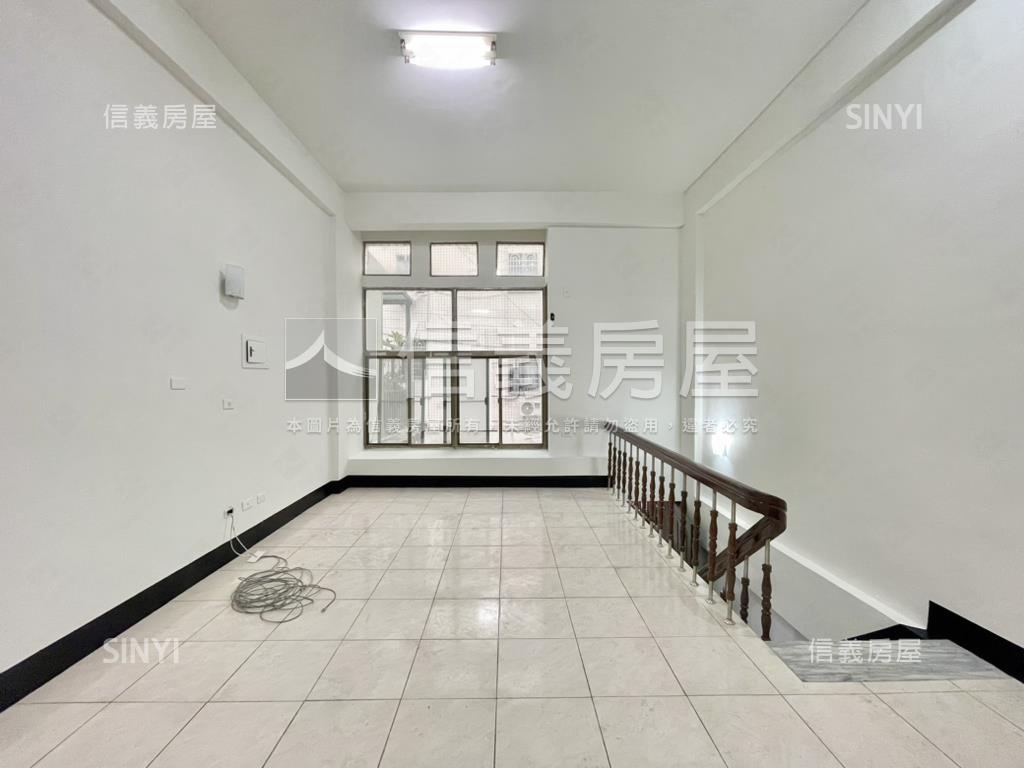 十二佃免千萬車庫透天房屋室內格局與周邊環境