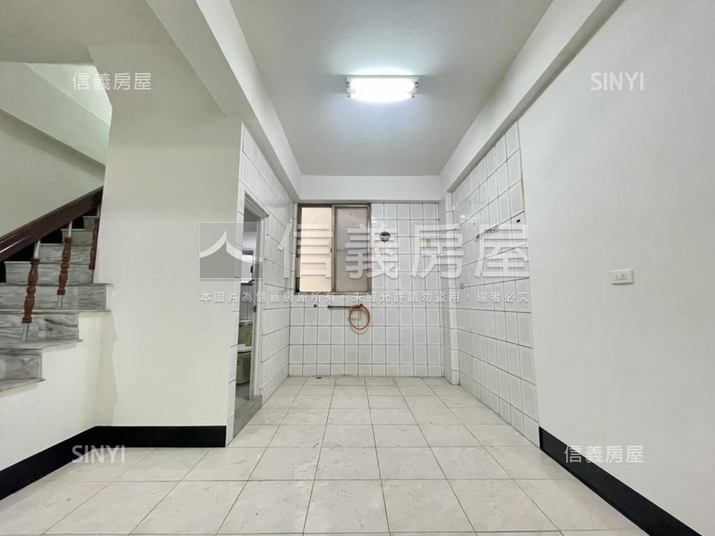 十二佃免千萬車庫透天房屋室內格局與周邊環境