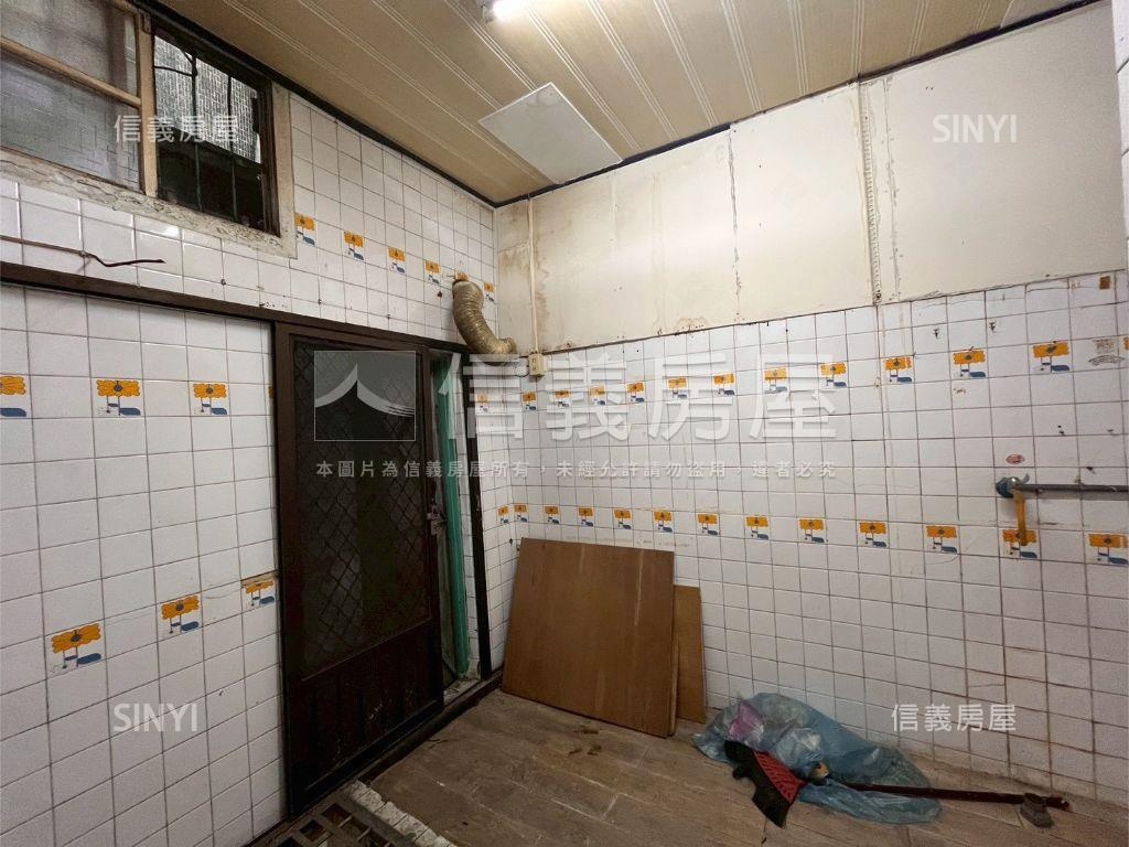 三多商圈光華夜市商五透天房屋室內格局與周邊環境