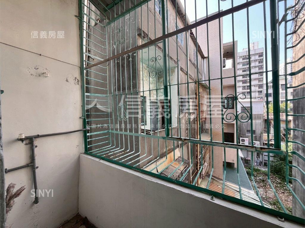 三多商圈光華夜市商五透天房屋室內格局與周邊環境