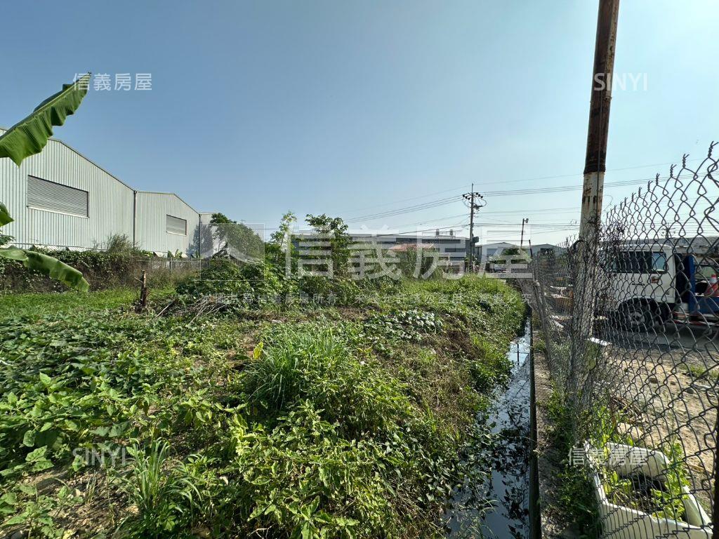 臨路方正農地誠意出售B房屋室內格局與周邊環境