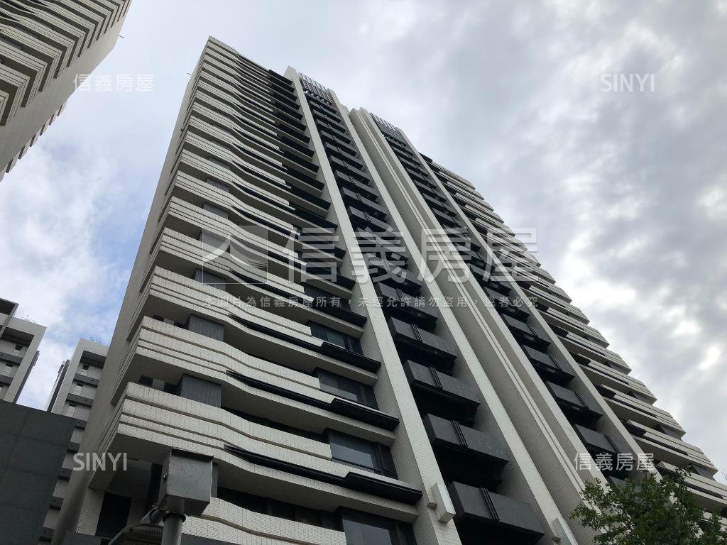 ＮＹ面學校兩房坡平車位房屋室內格局與周邊環境