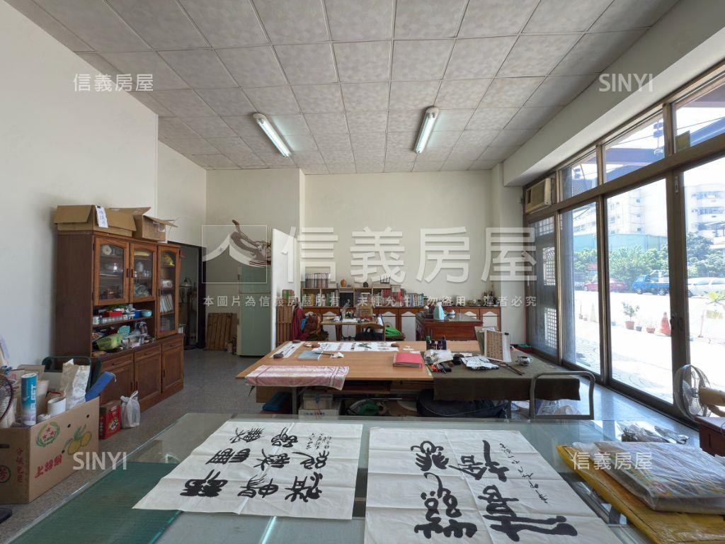 近輕軌龍華國小讚店面房屋室內格局與周邊環境