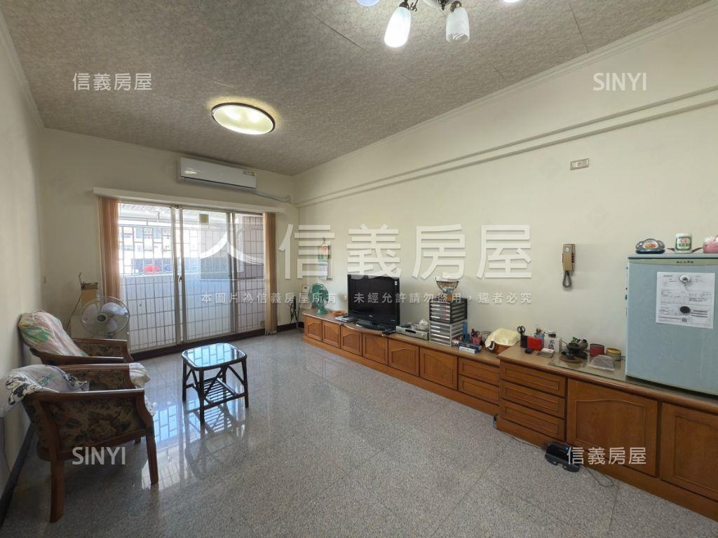 近輕軌龍華國小讚店面房屋室內格局與周邊環境