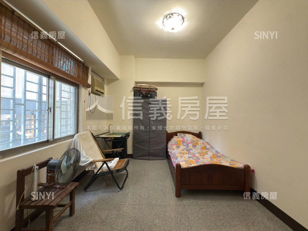 近輕軌龍華國小讚店面房屋室內格局與周邊環境