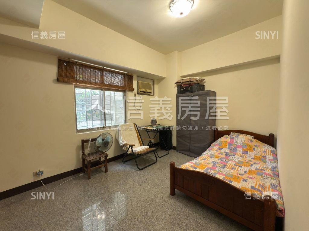 近輕軌龍華國小讚店面房屋室內格局與周邊環境