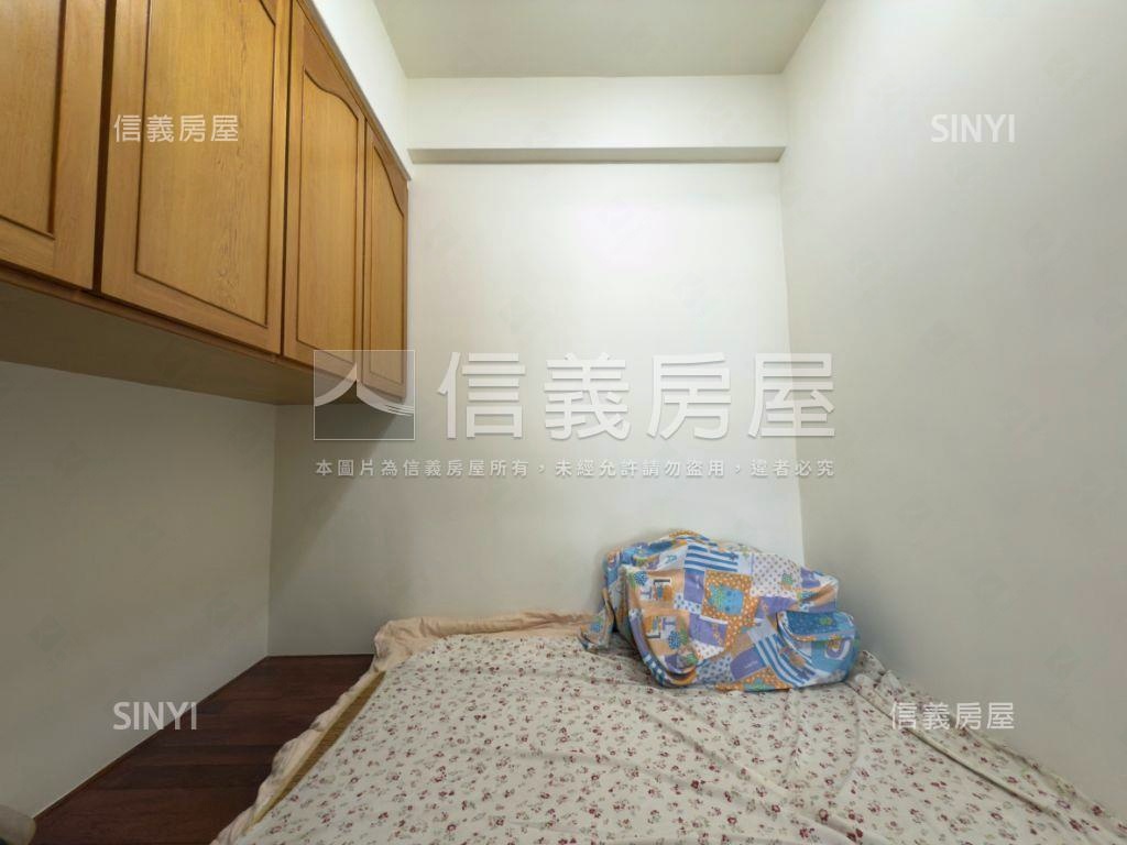 近輕軌龍華國小讚店面房屋室內格局與周邊環境
