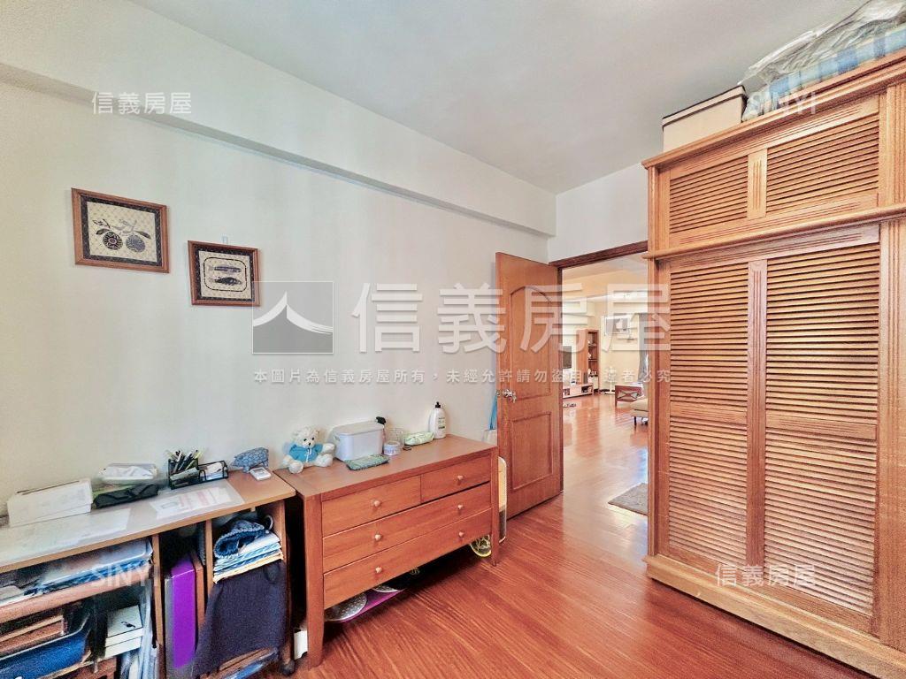 由鉅五期三房美寓！房屋室內格局與周邊環境