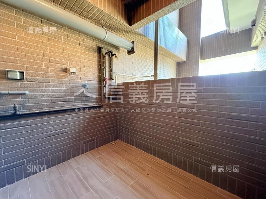 英倫亞灣Ⅱ三房平車房屋室內格局與周邊環境