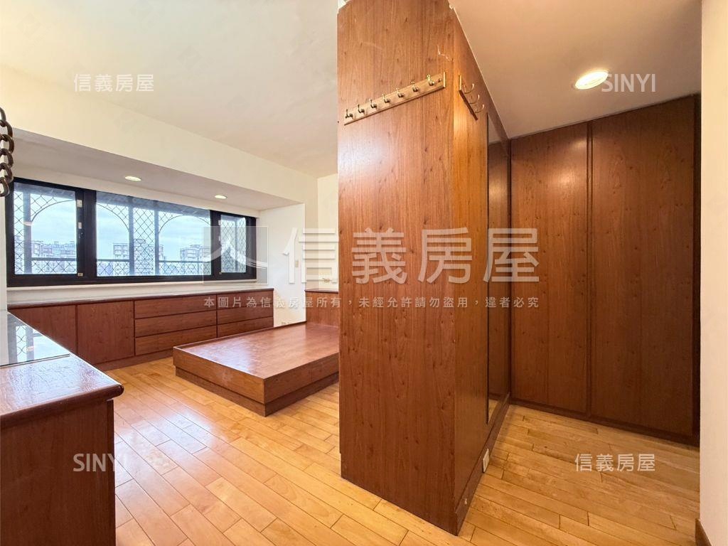 捷運高樓景觀三房房屋室內格局與周邊環境