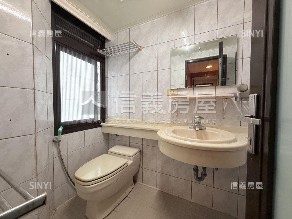 捷運高樓景觀三房房屋室內格局與周邊環境