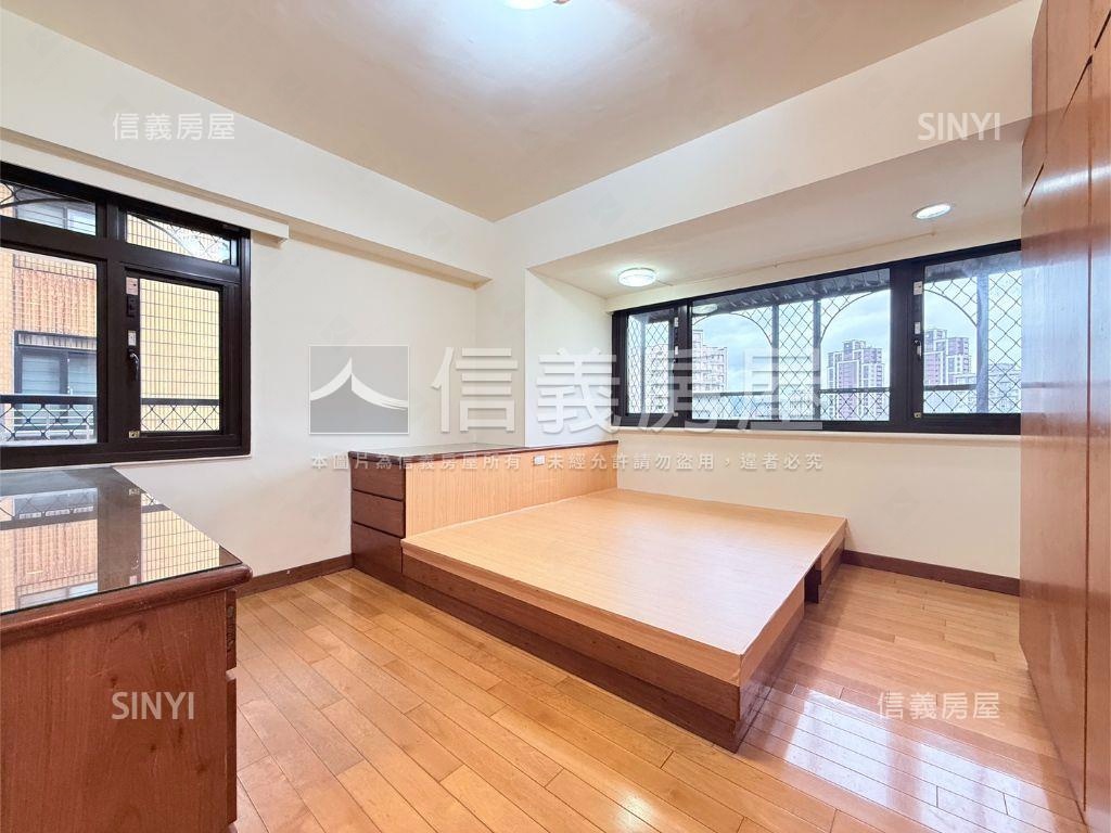 捷運高樓景觀三房房屋室內格局與周邊環境