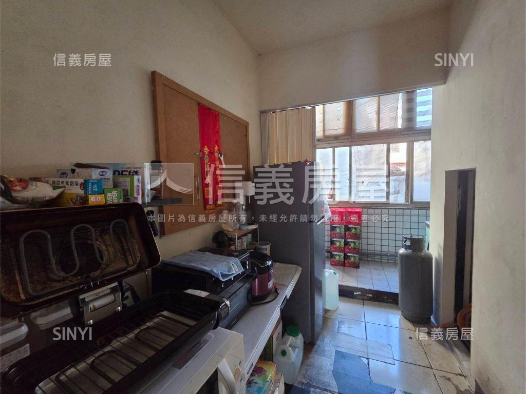 財經巨人中央角店房屋室內格局與周邊環境