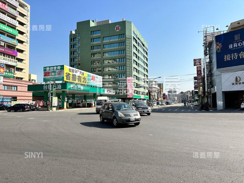 財經巨人中央角店房屋室內格局與周邊環境