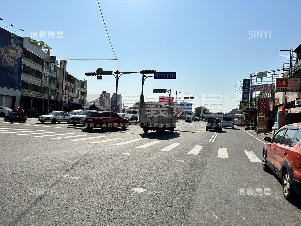 財經巨人中央角店房屋室內格局與周邊環境