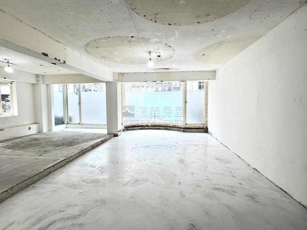 忠孝２１６巷三角窗店辦住房屋室內格局與周邊環境