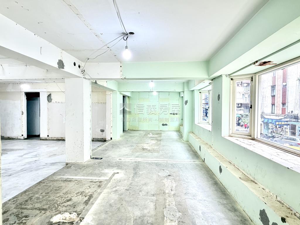 忠孝２１６巷三角窗店辦住房屋室內格局與周邊環境