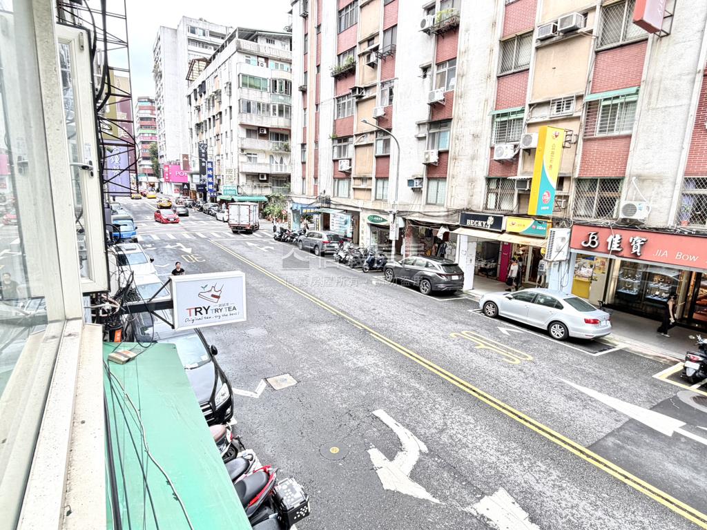忠孝２１６巷三角窗店辦住房屋室內格局與周邊環境