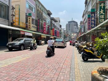 鳳山精華三民路霸氣金店