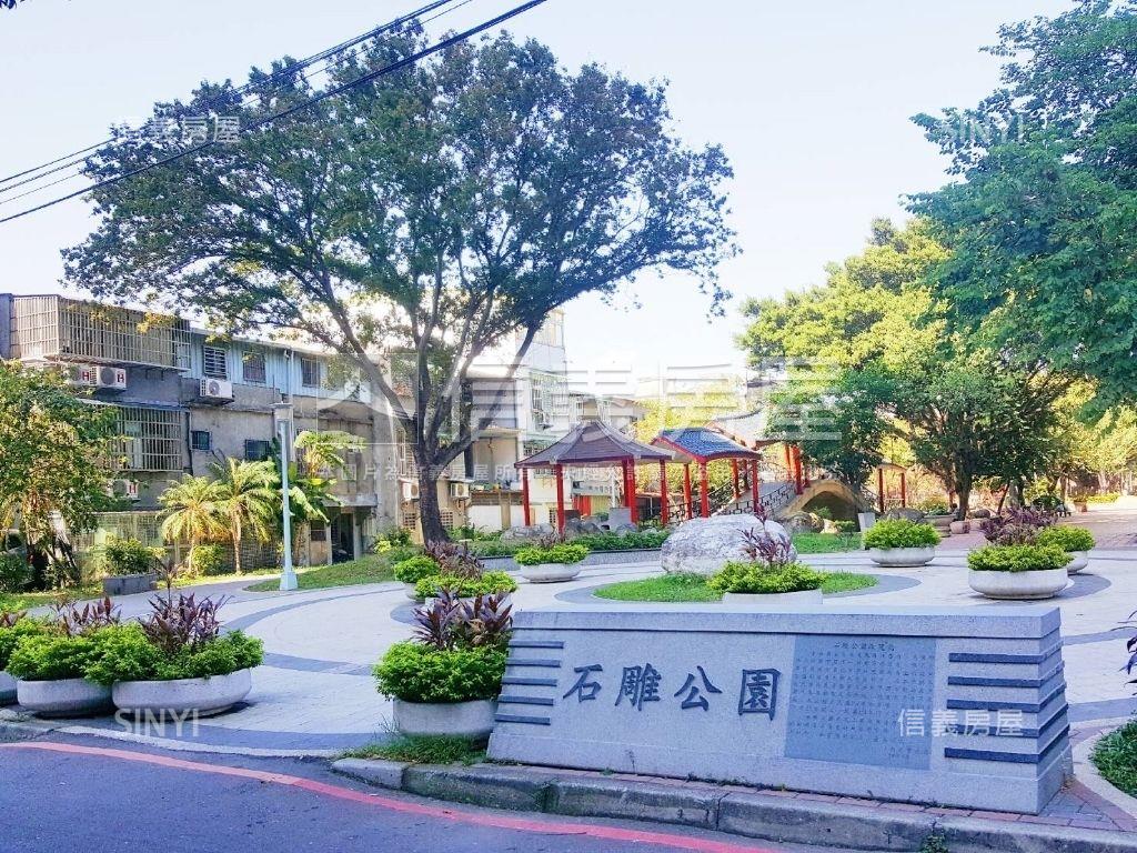 僑蓮雄鋒三房車位房屋室內格局與周邊環境