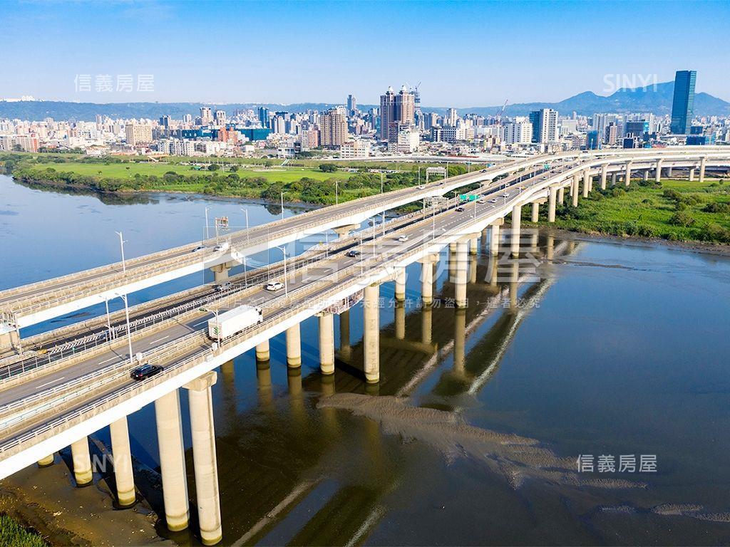 僑蓮雄鋒三房車位房屋室內格局與周邊環境