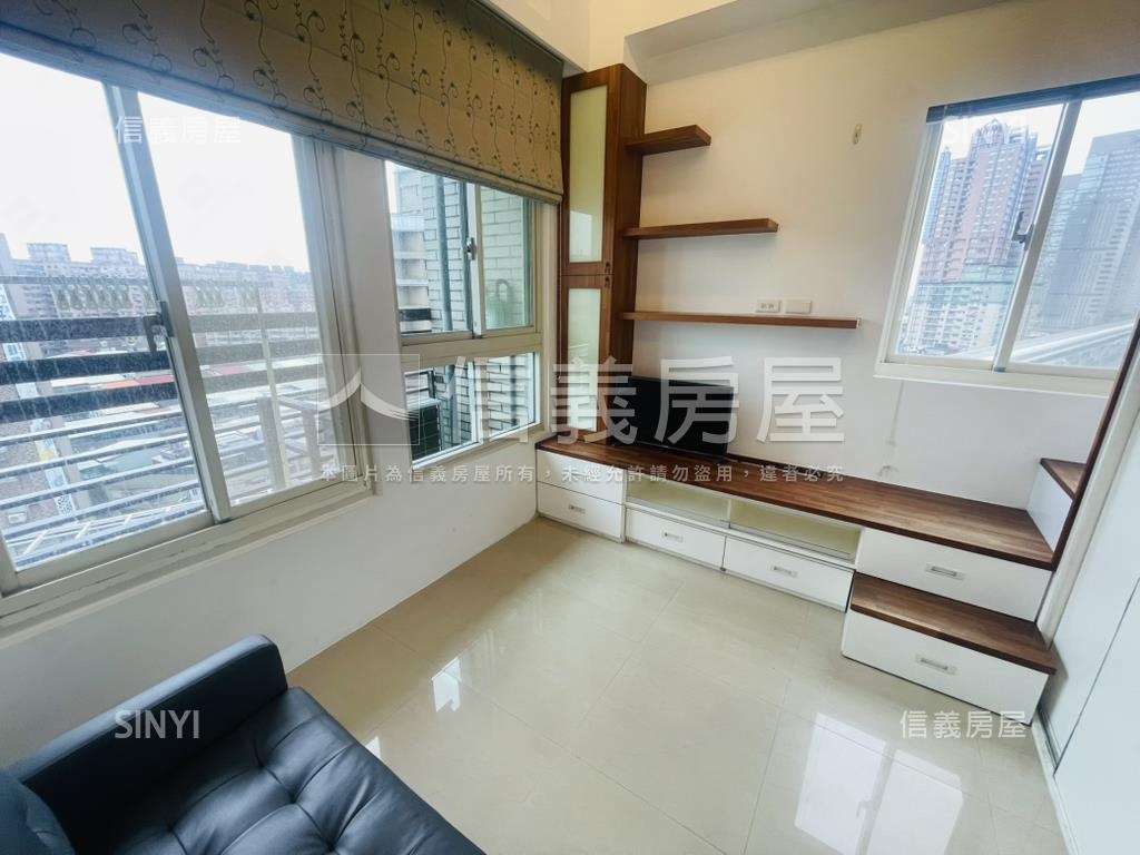 挑高邊間捷運美宅房屋室內格局與周邊環境