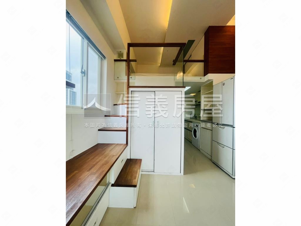 挑高邊間捷運美宅房屋室內格局與周邊環境