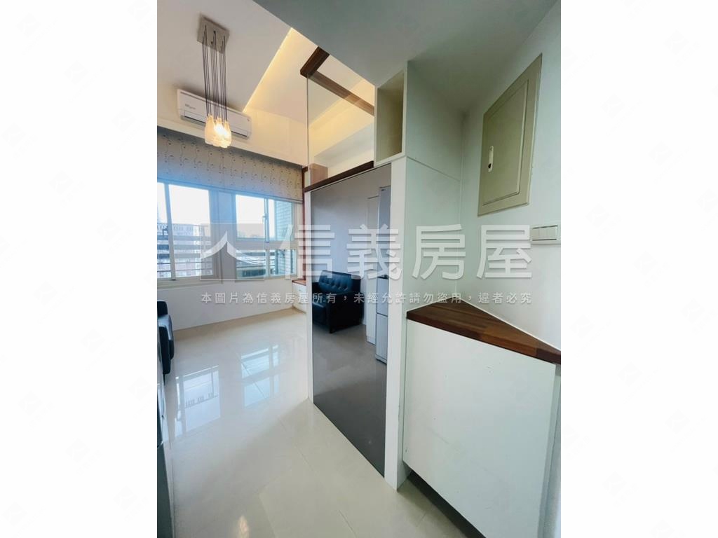 挑高邊間捷運美宅房屋室內格局與周邊環境