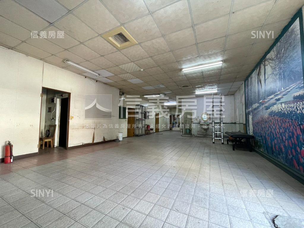 前知名復健診所百坪角窗地房屋室內格局與周邊環境