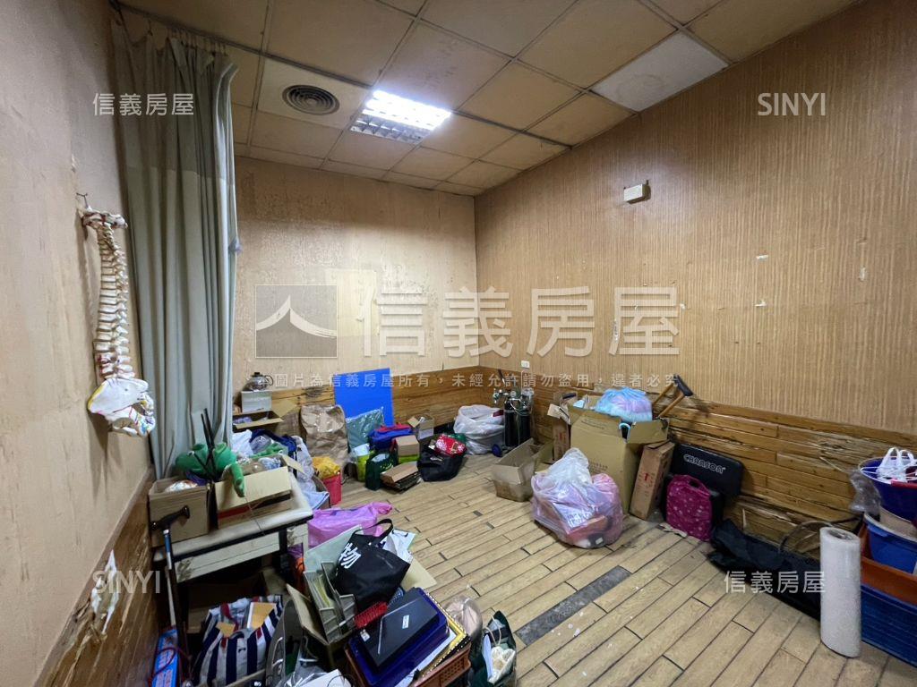 前知名復健診所百坪角窗地房屋室內格局與周邊環境