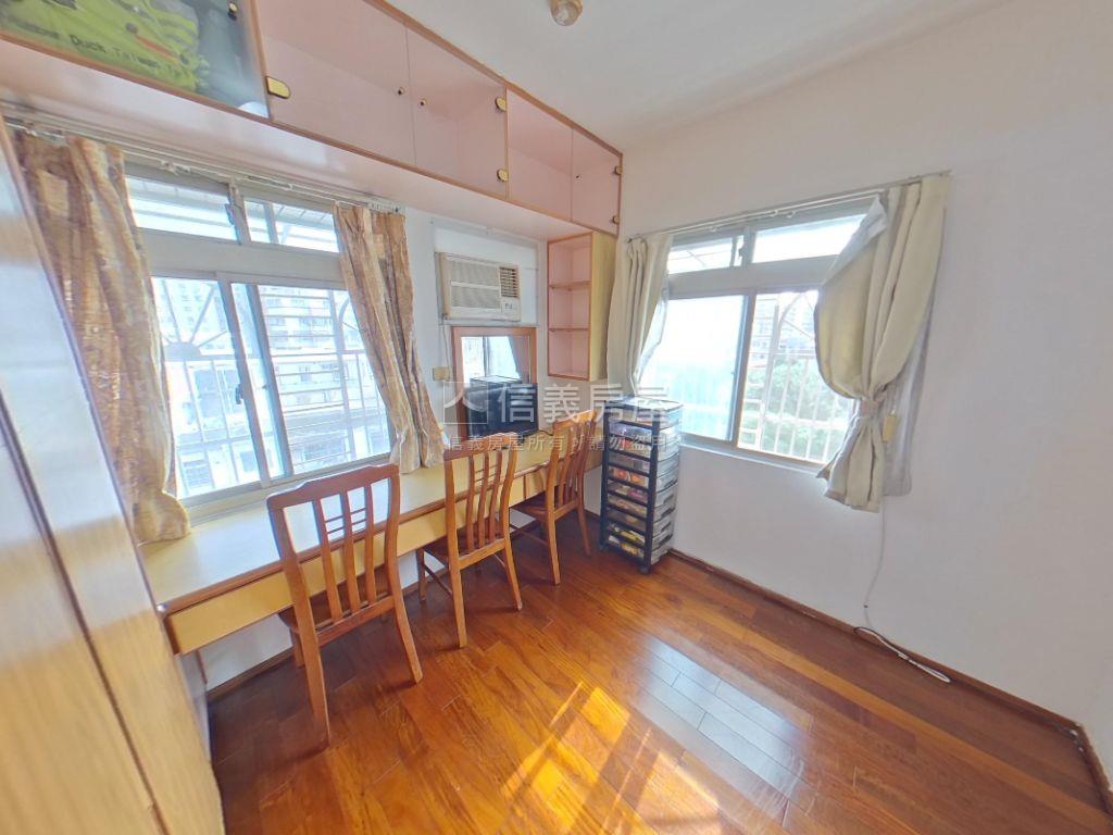晨曦沐日拾光三房房屋室內格局與周邊環境