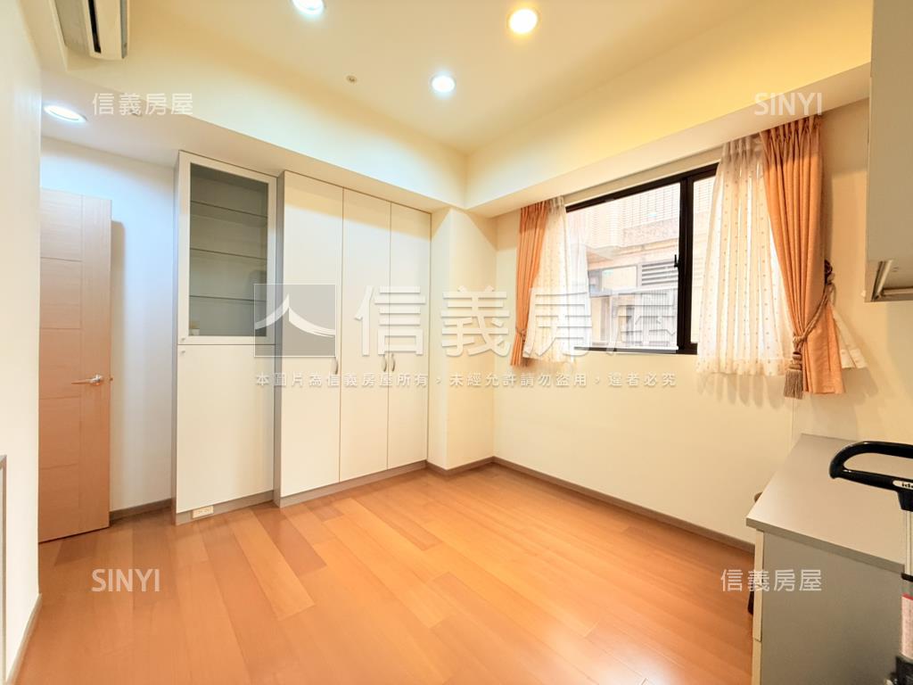 世紀館朝南景觀屋房屋室內格局與周邊環境