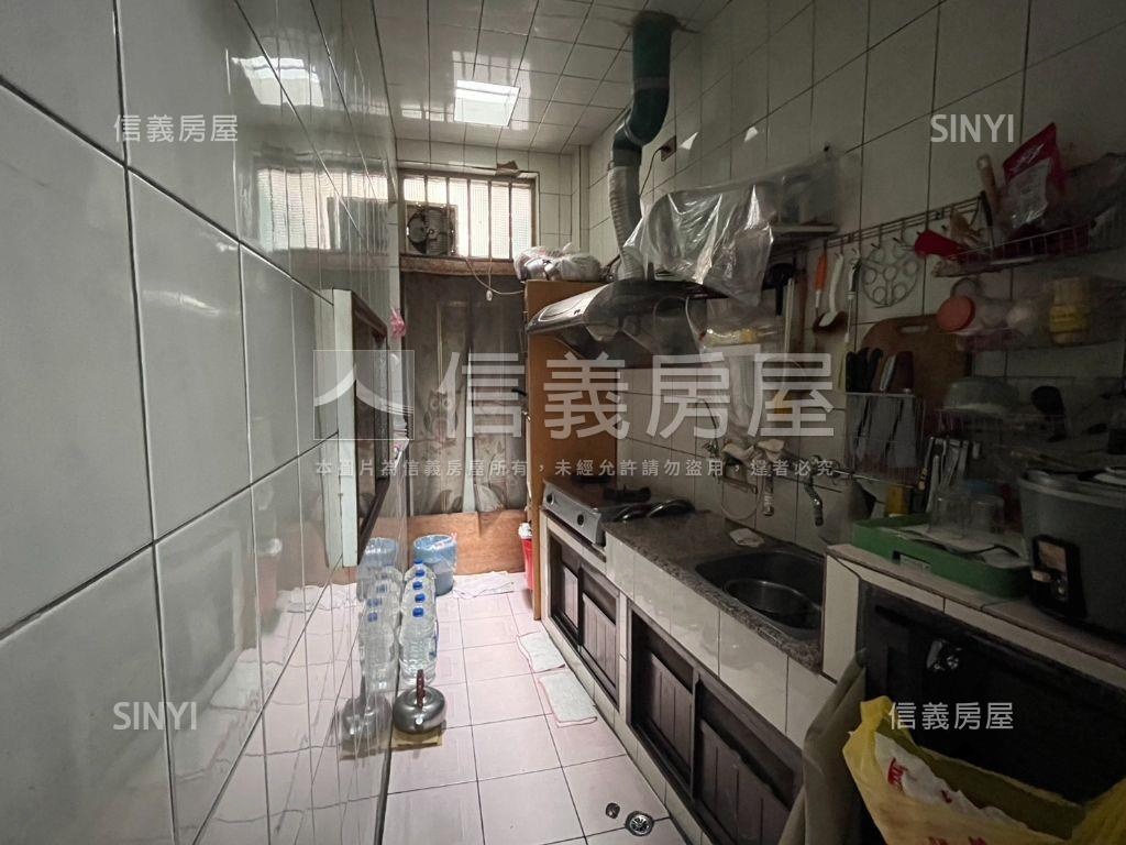 仁德中正路精華段店住房屋室內格局與周邊環境