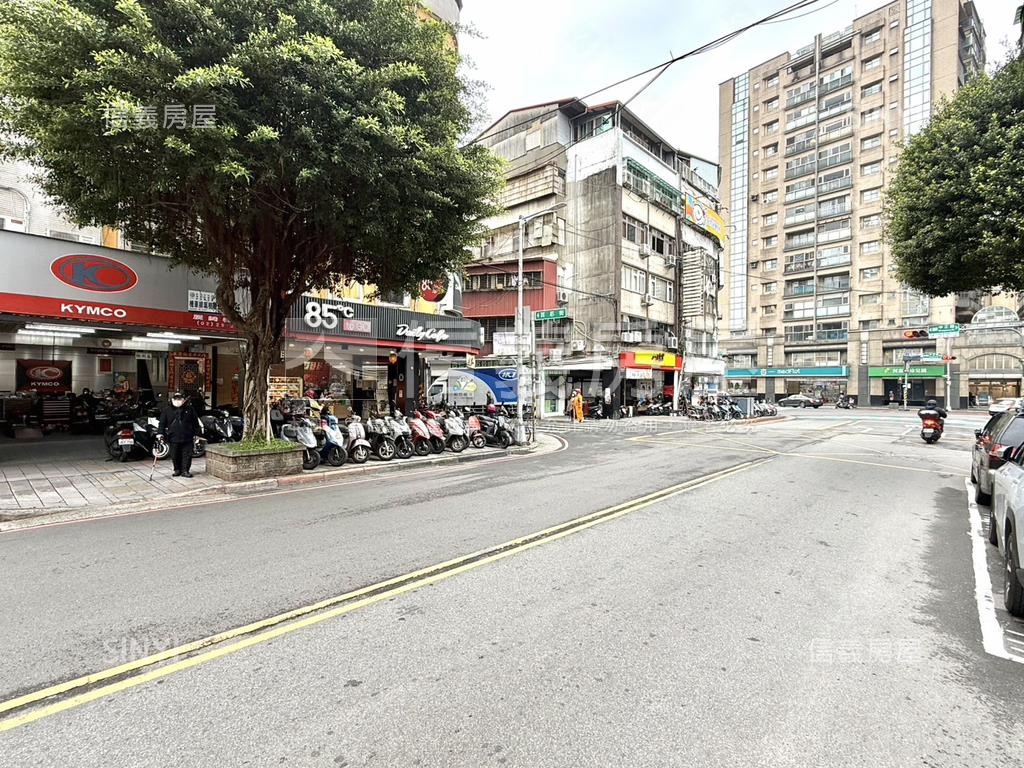 健身公寓一層一戶房屋室內格局與周邊環境