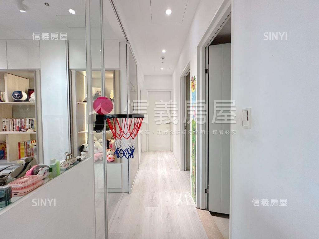 ＡＩ園區高樓四房百萬裝潢房屋室內格局與周邊環境