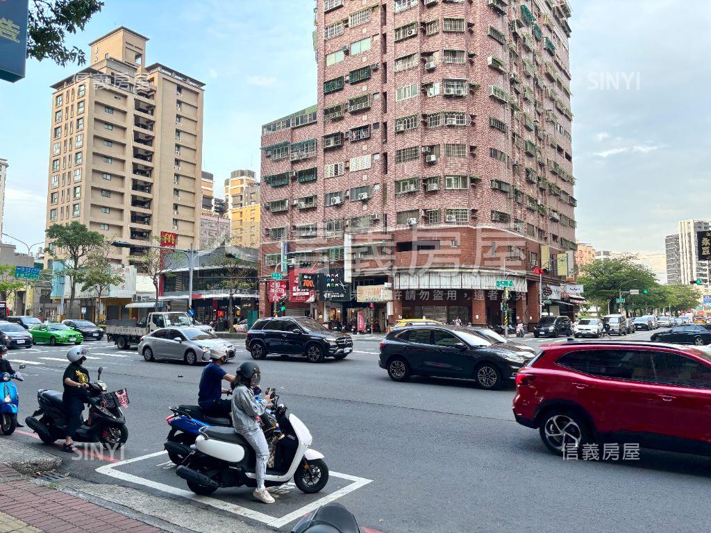 榮總顯眼正路附平車位房屋室內格局與周邊環境