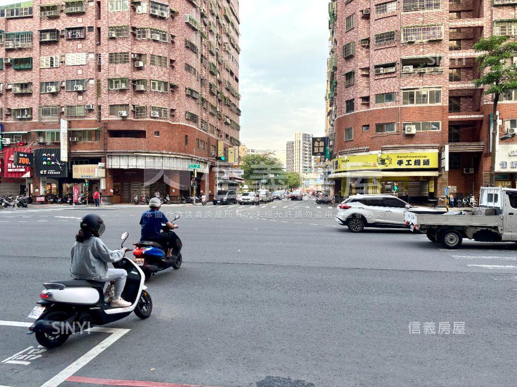 榮總顯眼正路附平車位房屋室內格局與周邊環境