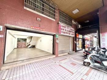 榮總顯眼正路附平車位