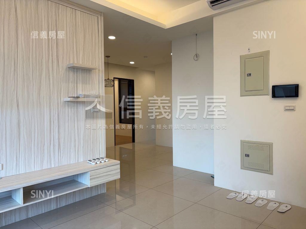 御中央ＩＩ期景觀三房車位房屋室內格局與周邊環境