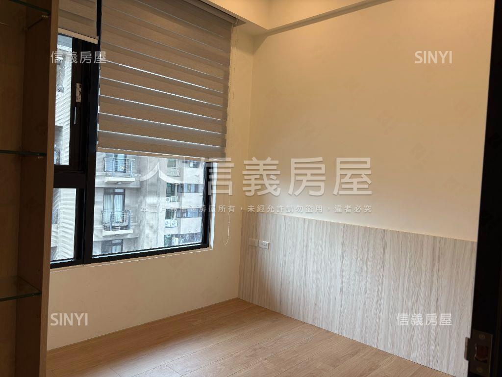 御中央ＩＩ期景觀三房車位房屋室內格局與周邊環境