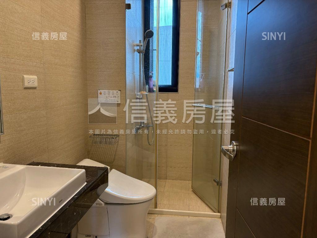 御中央ＩＩ期景觀三房車位房屋室內格局與周邊環境