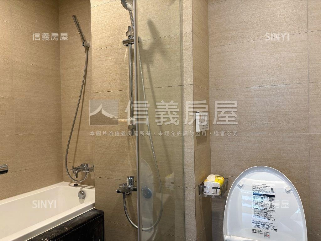 御中央ＩＩ期景觀三房車位房屋室內格局與周邊環境