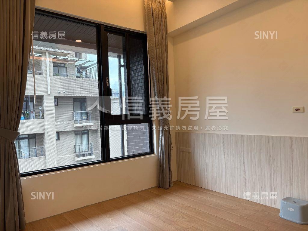 御中央ＩＩ期景觀三房車位房屋室內格局與周邊環境