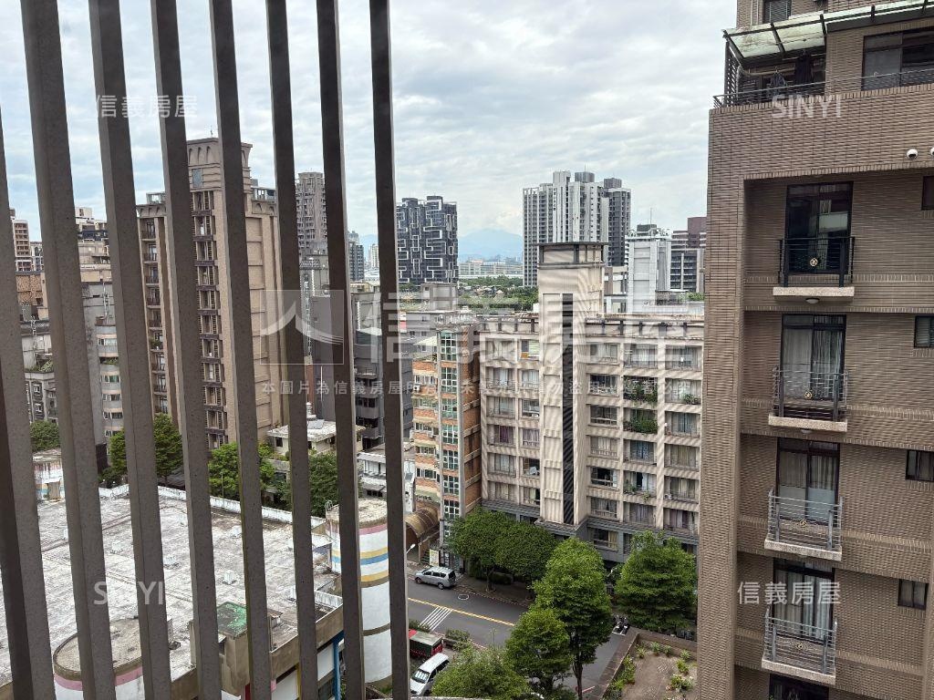 御中央ＩＩ期景觀三房車位房屋室內格局與周邊環境