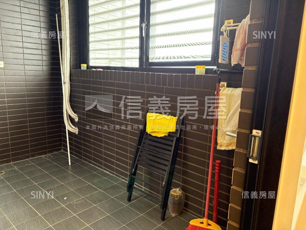 御中央ＩＩ期景觀三房車位房屋室內格局與周邊環境