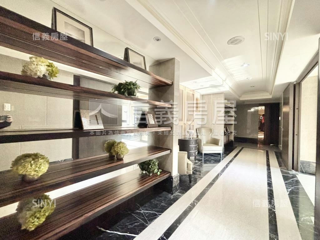 舒適中樓層兩房車位房屋室內格局與周邊環境