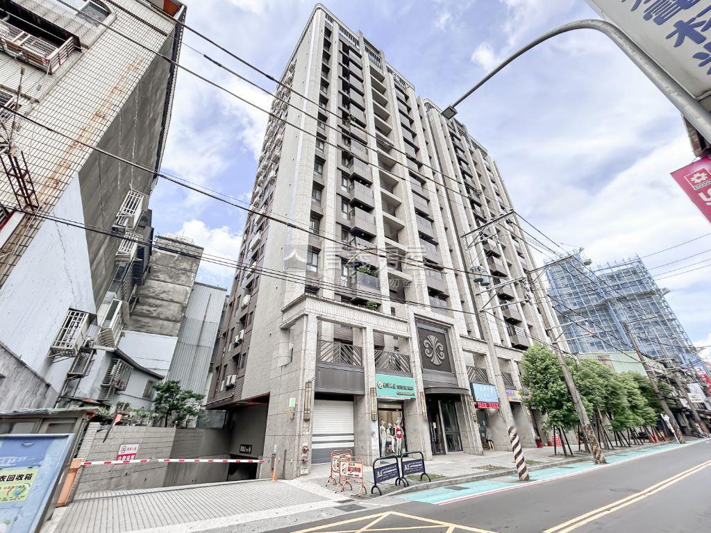葳格博閱車位房屋室內格局與周邊環境
